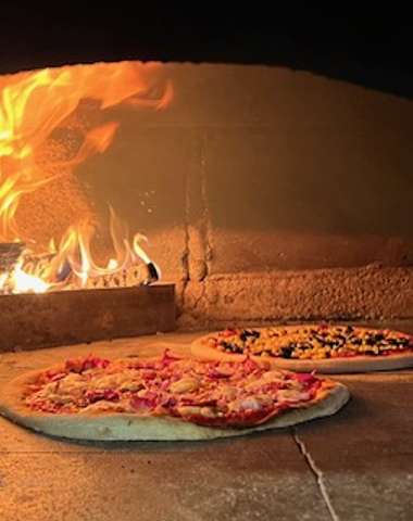 Výborná pizza z pece na drevo