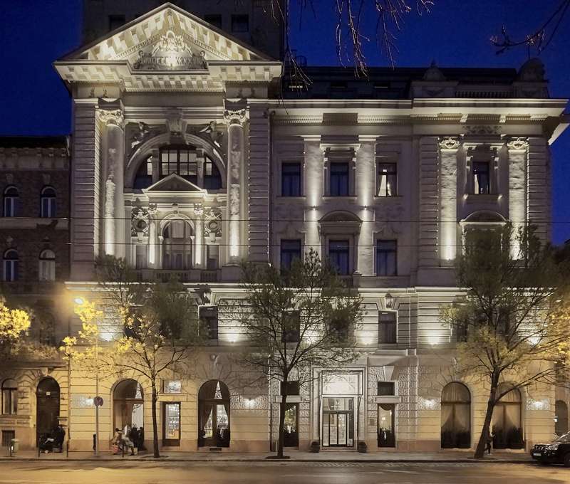 Blízko Mystery Hotela Budapest***** sú hneď 2 zastávky metra