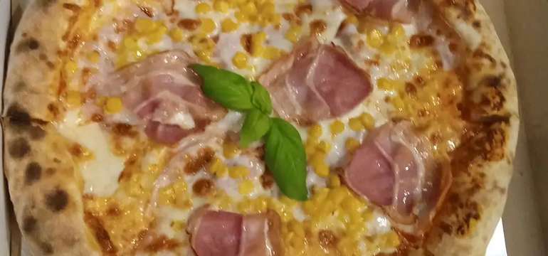 Pizza z pizzérie Si-Si