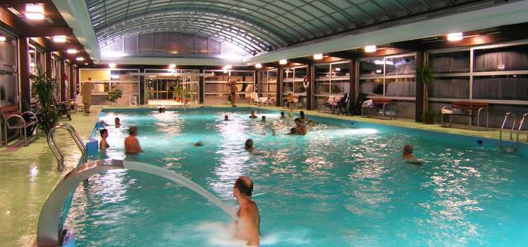 Grand Hotel Strand**** postavený v španielskom štýle s celoročnou prevádzkou termálneho bazéna