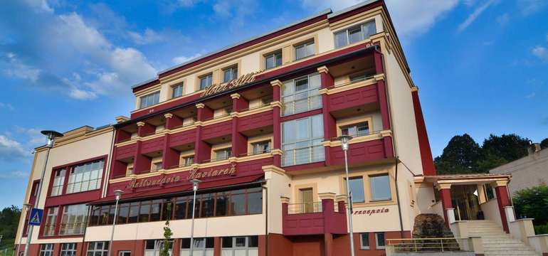 Hotel Alfa je elegantný trojhviezdičkový hotel v centre mesta Giraltovce