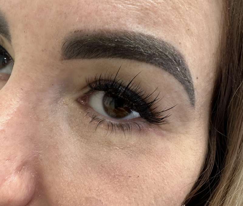Aplikácia aj doplnenie 1D – 6D mihalníc v salóne Infinity Beauty Point