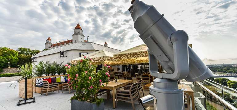 Vonkajšia terasa Restaurant Parlament 