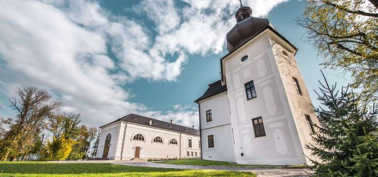 Kaštieľ Château Appony**** obklopuje krásny anglický park