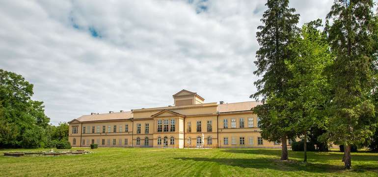 Kaštieľ Palárikovo je obklopený anglickým parkom
