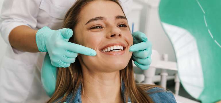 Dentálna hygiena alebo profesionálne bielenie v BL:K Dental Clinic