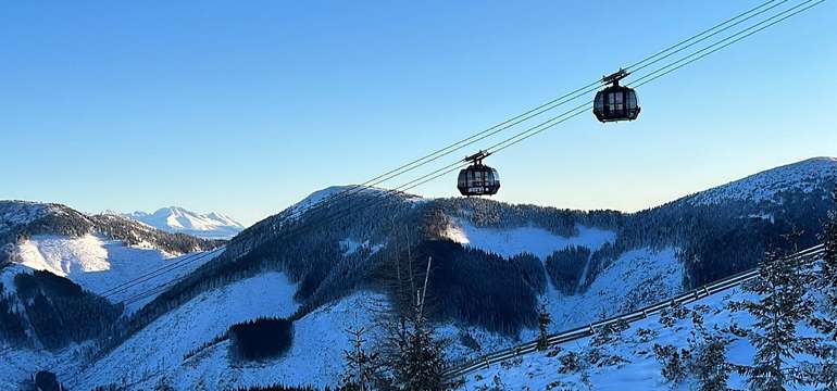 9 km od lyžiarskeho strediska Jasná Nízke Tatry 