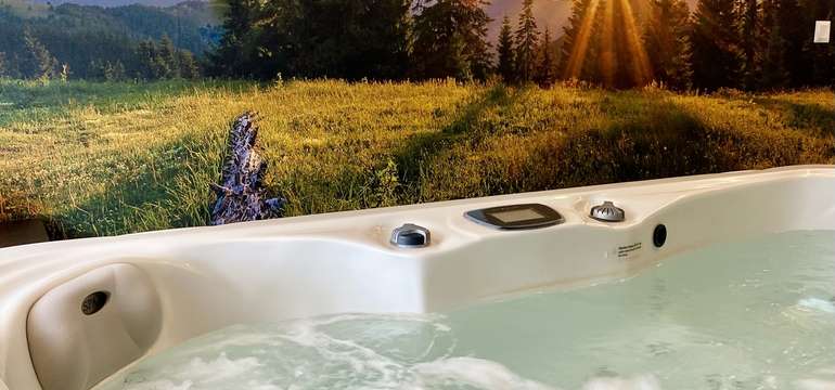 Súčasťou Granit Spa v Hoteli Granit Smrekovica*** vo Veľkej Fatre je tiež vírivka s osvetlením