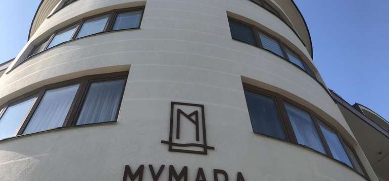Apartmán 7 sa nachádza v polyfunkčnom dome MyMara v centre Bešeňovej