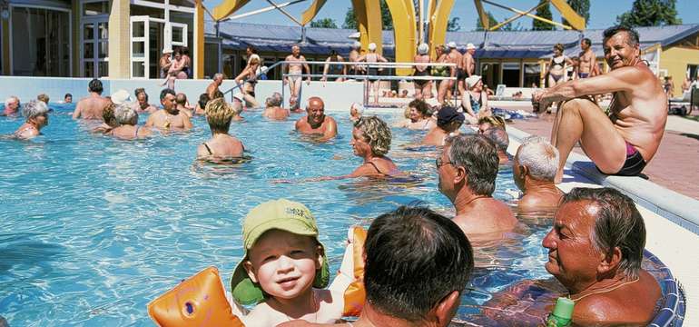 Voda v liečebných bazénoch má teplotu 32-38 °C