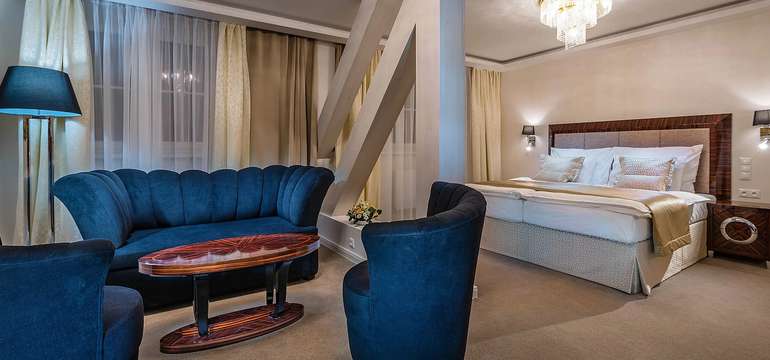 Zrekonstruovaný hotel ROYAL PALACE***** je zařízen ve stylu art deco a patří k nejluxusnějším