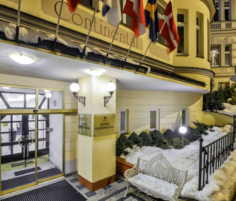 Architektonicky zajímavá budova hotelu se nachází na hlavní třídě