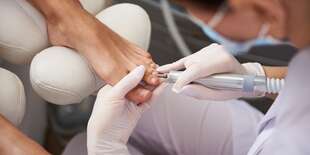 Wellness mokrá pedikúra alebo suchá pedikúra