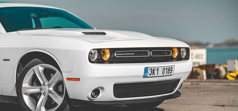 Jedinečný zážitok za volantom nadupaného Dodge Challengera V8 HEMI 5.7l
