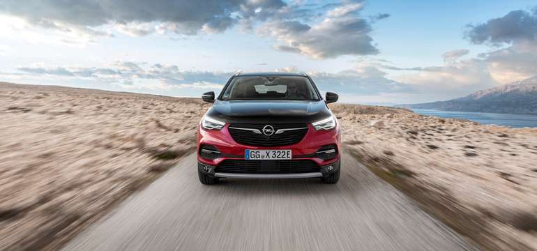 Grandland X Hybrid 4 si jeden zo zaregistrovaných bude môcť na týždeň vyskúšať