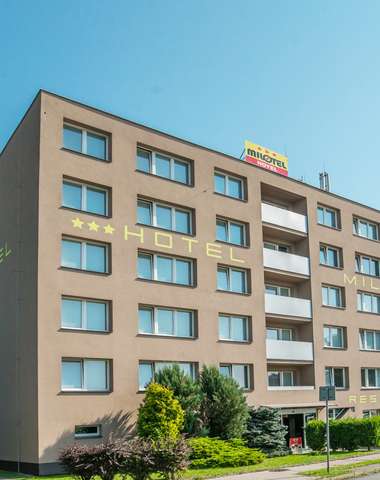 V okolí hotelu se také dá snadno zaparkovat