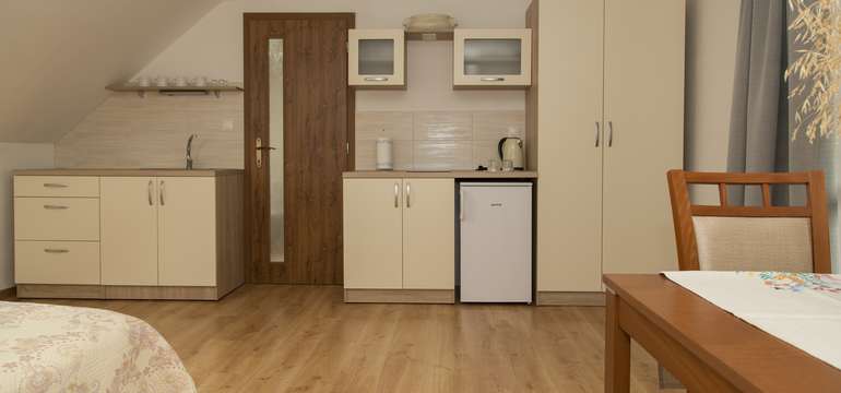 Spojením izby Štandard a Bieleho apartmánu vznikne Rodinný apartmán