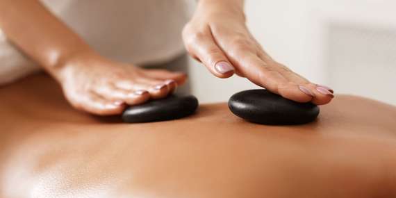 Klasická masáž, masáž lávovými kameňmi a bankovanie vo VarMar Rehab/Bratislava – Petržalka