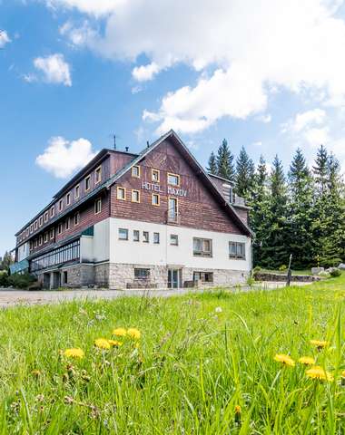 Hotel Maxov leží nedaleko města Jablonec nad Nisou