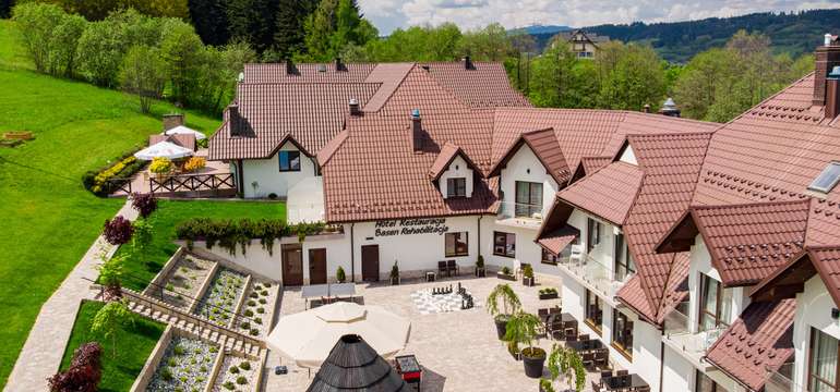 Kompleks Beskid*** sa nachádza v malebnom horskom prostredí Poľska
