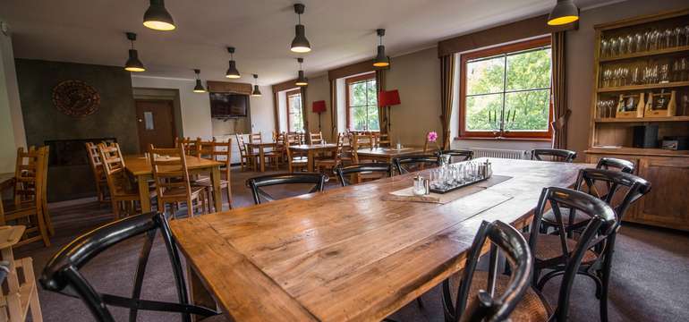 Vychutnejte si snídani a večeři v klasické horské restauraci