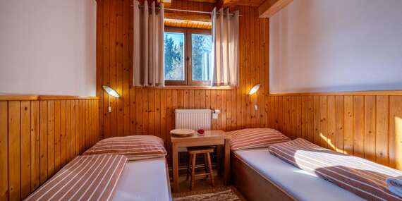 Pravá turistická chata Zverovka na úpätí Roháčov v blízkosti aquaparkov/Orava - Zuberec