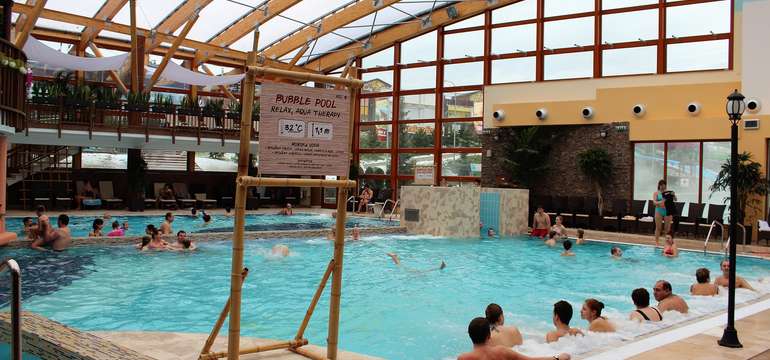 Obľúbený aquapark Tatralandia sa nachádza len 100 m od chatiek