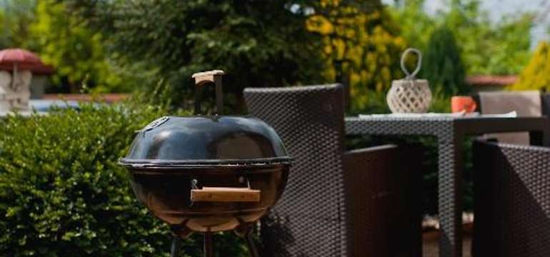 Príjemná terasa s krbom a grilom