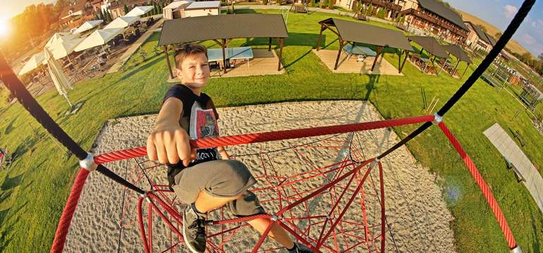 Detský zábavný raj - preliezky, trampolíny, šmýkačky, lanová pyramída a ešte viac!