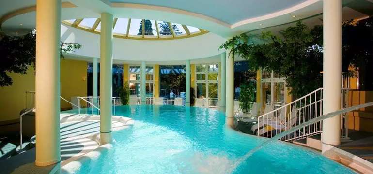 Panoramatický bazén vo Wellnesshoteli Allmer****
