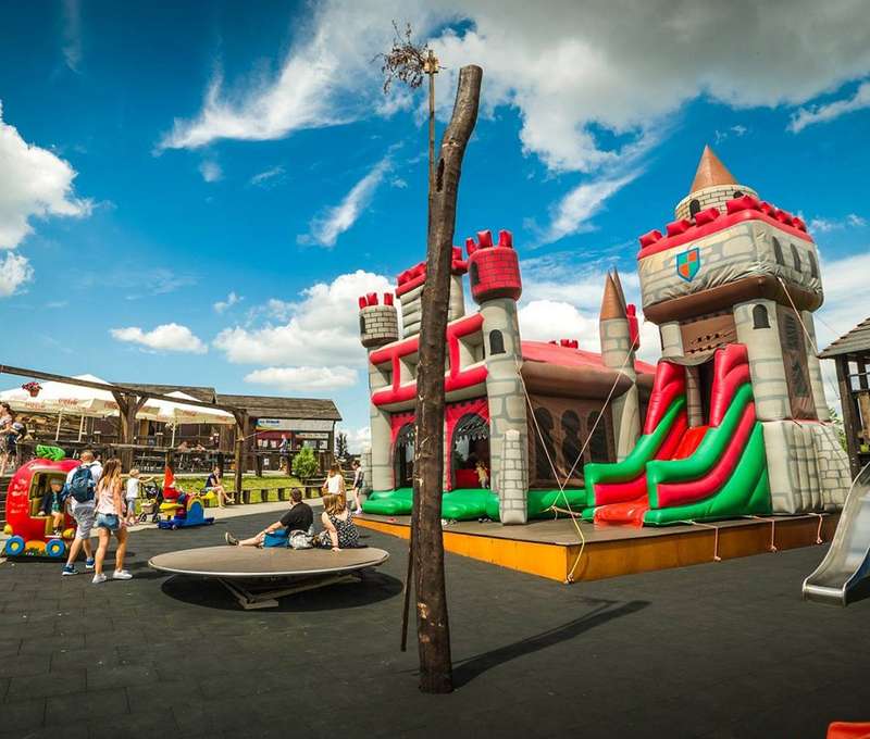 Zábavný park Ogrodzieniec v Poľsku