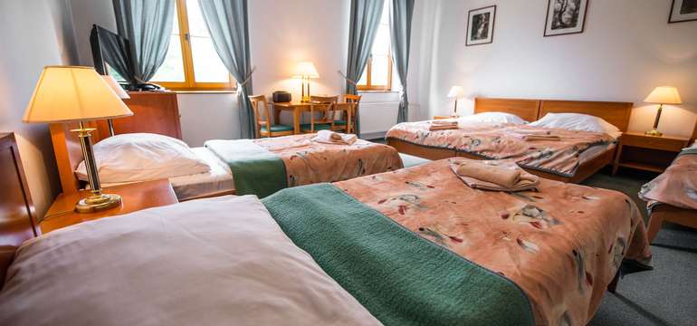 V elegantne zariadených izbách hotela Smokovec*** je TV, telefón, rádio, minibar a vlastná kúpeľňa