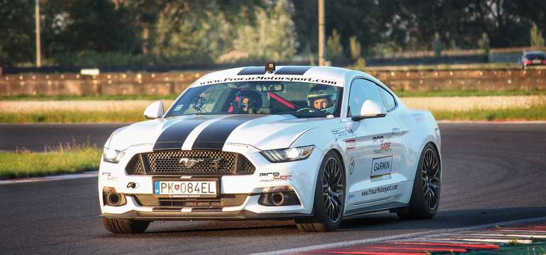 Ford Mustang GT V8 /nový model/