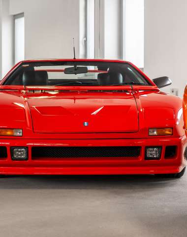 DOUBLE RED CARS MUSEUM: Najväčšie automobilové múzeum v strednej Európe!