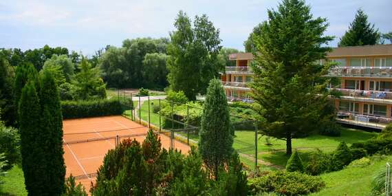 NARODENINY: Výhodné ubytovanie v Hoteli FLÓRA retro v Dudinciach so stravou, bazénom aj morským kúpeľom/Dudince