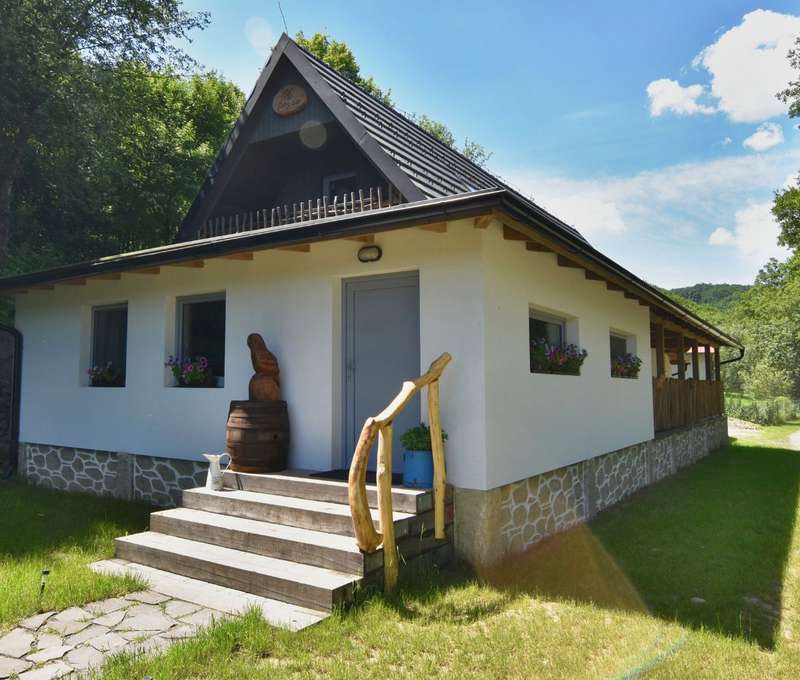 Chata Pekný les ponúka čarovné ubytovanie pri potoku na okraji lesa