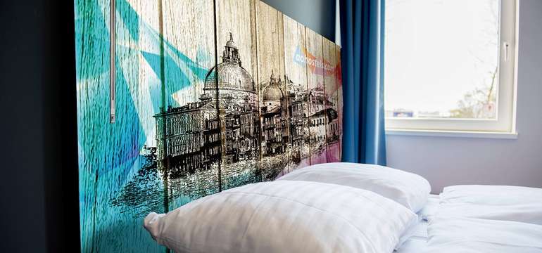 Hotel a&o Venezia Mestre ponúka ubytovanie v moderne zariadených izbách