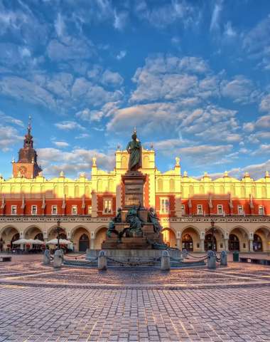 Renesančná tržnica Sukiennice na hlavnom námestí Rynek Główny, Krakov