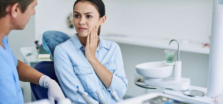 Dentálna hygiena s pieskovaním alebo implantologická konzultácia + CT vyšetrenie