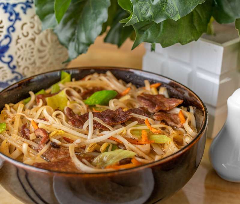 Pikatný ramen s plátkami hovädzieho mäsa