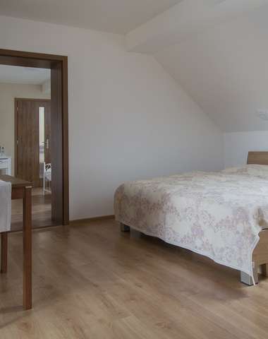 Spojením izby Štandard a Bieleho apartmánu vznikne Rodinný apartmán