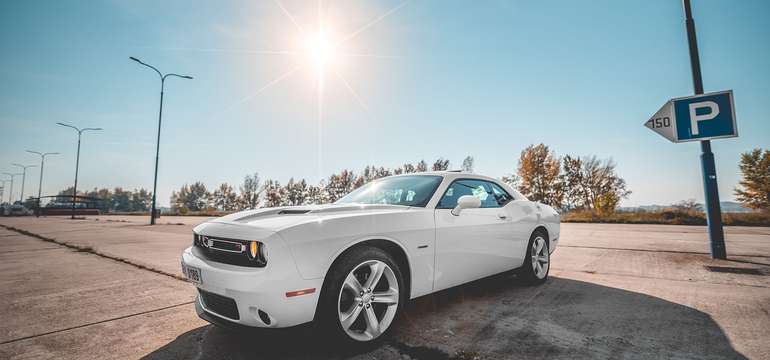 Jedinečný zážitok za volantom nadupaného Dodge Challengera V8 HEMI 5.7l