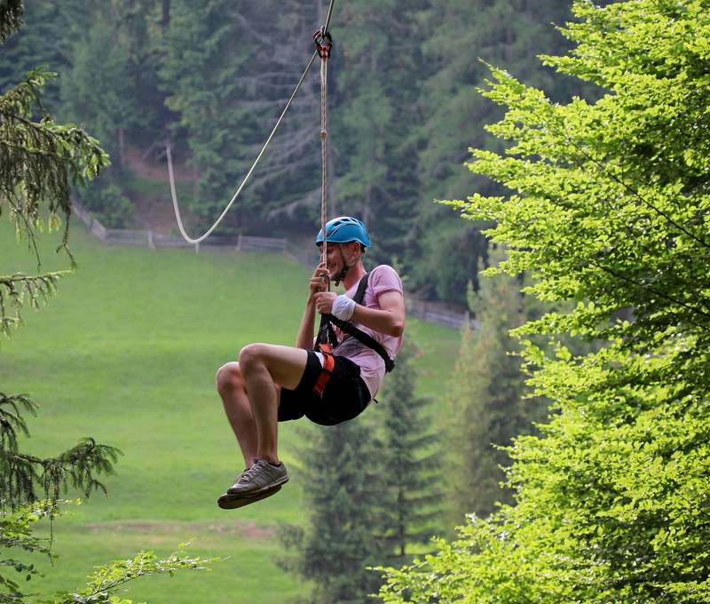 Adrenalínová jazda na kladke: Vyskúšajte obrí Zipline v Čutkove!