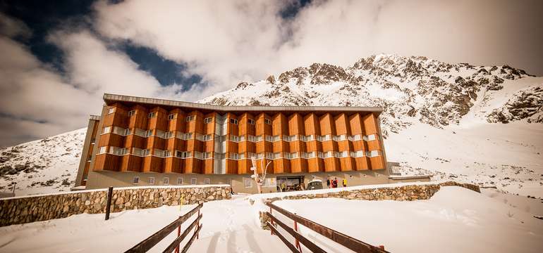Horský hotel Sliezsky dom je najvyššie položený hotel s komplexnou vybavenosťou na Slovensku