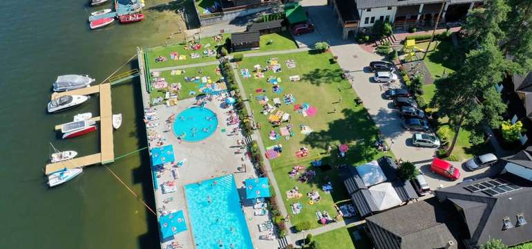Slanický dvor na břehu Oravské přehrady s vlastním wellness centrem
