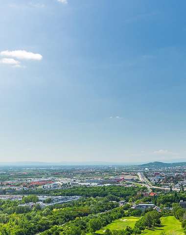 Z najvyšších poschodí Holiday Inn Vienna - South je takýto výhľad na Viedeň