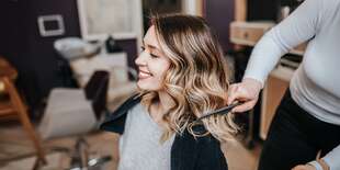 Dámsky strih, melír alebo farbenie vlasov v salóne Sakura