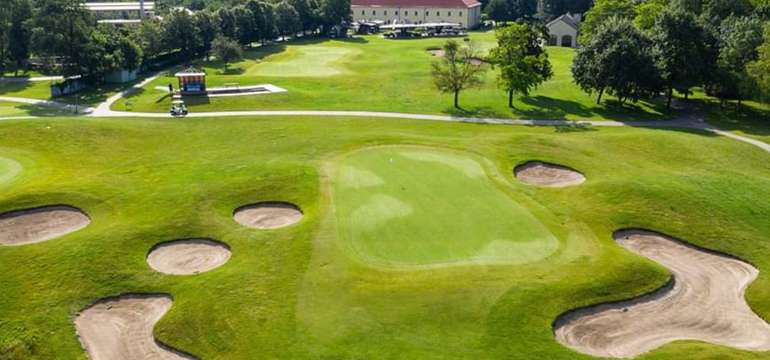 Intenzívny víkendový golfový kurz v Golf Club Welten v Báči