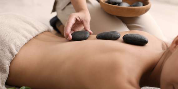 Klasická masáž, masáž lávovými kameňmi a bankovanie vo VarMar Rehab/Bratislava – Petržalka