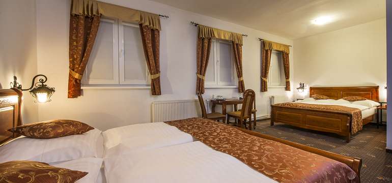 Hotel ponúka ubytovanie v 2 štvorlôžkových izbách